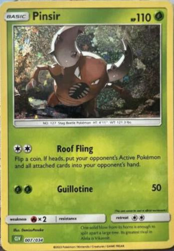 Holografisk Pokémon TCG-kort af Pinsir 008/034 fra Classic Collection Venusaur Deck, med retroillustration af Pinsir i angrebsposition med hornene fremme mod en skovlignende baggrund.