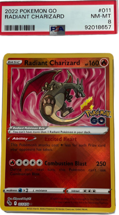 Pokémon kort Radiant Charizard – 011/078 PSA 8 – et strålende og værdifuldt samlerkort fra Pokémon GO-serien.