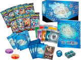 Pokémon Elite Trainer Box Stellar Crown SV07 med 9 boosterpakker, et promokort og tilbehør.