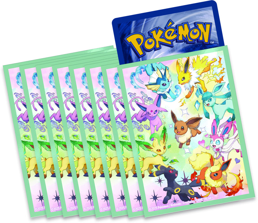 Pokémon SV 8.5 Prismatic Evolutions Super Premium Collection indeholder tilbehør, såsom sleeves med n flot motiv.