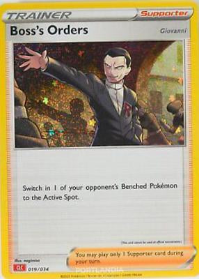 Boss’s Orders 019/034 Trainer-kort fra Pokémon TCG Classic Charizard Deck, med illustration af Giovanni, der giver en kommando med intens udstråling og mørk baggrund.