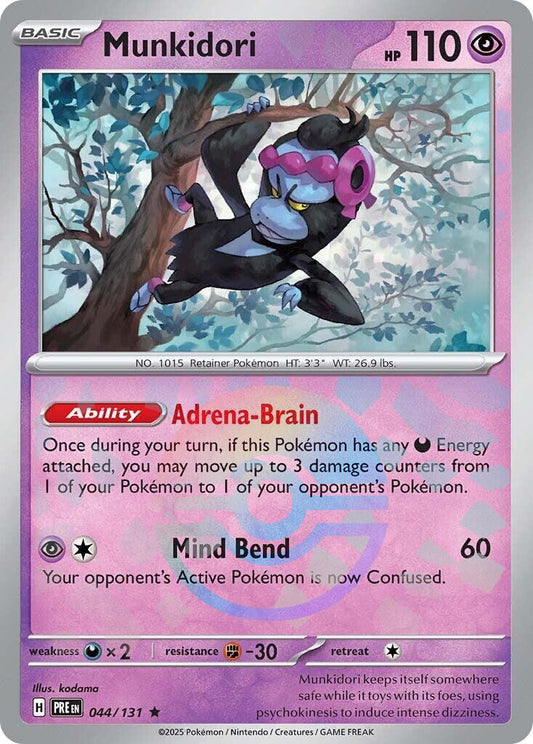 Munkidori er Rare Reverse Holo kort med Pokeball motiv fra SV08.5 Prismatic Evolutions serien. Kortet har nummer 044/131.