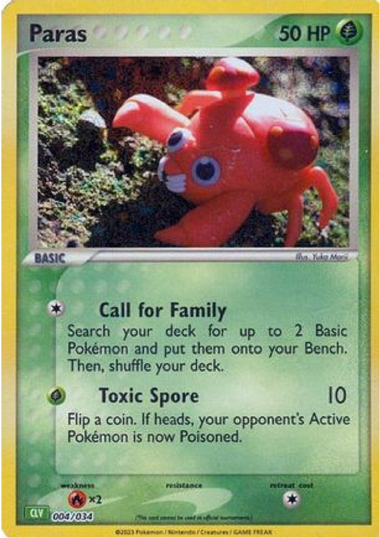 Holografisk Pokémon TCG-kort af Paras 004/034 fra Classic Collection Venusaur Deck, med retroillustration af Paras i en skovscene med to svampe på ryggen og et fokuseret udtryk.