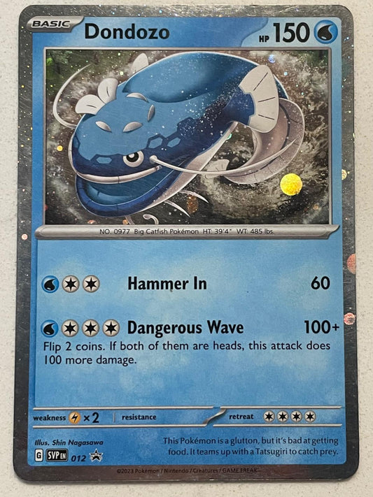 Dondozo – SVP012 er et Pokemon kort fra SVP Black Star Promo serien.
