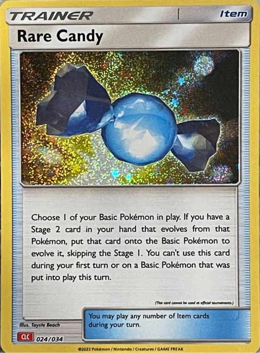 Rare Candy 024/034 Trainer-kort fra Pokémon TCG Classic Charizard Deck, med artwork af en glitrende blå slik i en lysende beholder, der symboliserer hurtig Pokémon-udvikling.