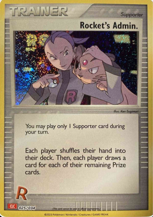 Rocket’s Admin. 025/034 Trainer-kort fra Pokémon TCG Classic Charizard Deck, med artwork af to Team Rocket-ledere i mørkt rum, der planlægger taktisk manipulation.